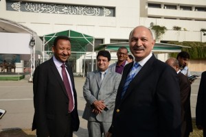 د. مصطفى والسيناتور مشاهد حسين