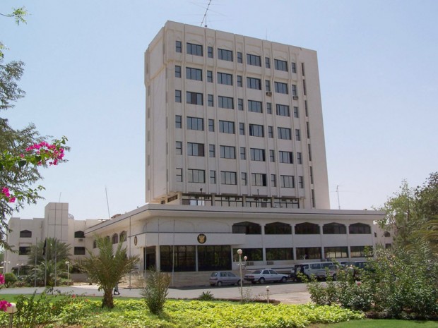 وزارة الخارجية تتلقى إخطاراً من الإيقاد بتأجيل زيارة مشار للبلاد