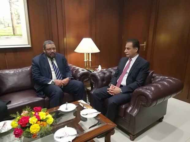 لقاء سفير السودان بإسلام آباد، السيد السفير تاج الدين الهادي، برئيس البرلمان الباكستاني السيد سردار إياز صادق